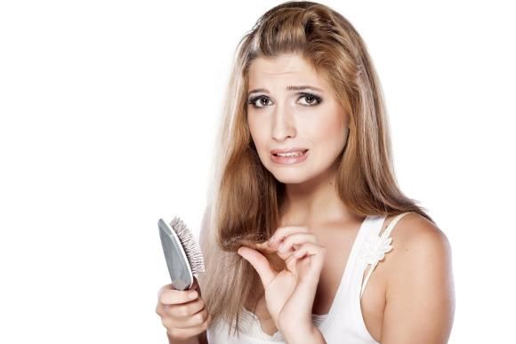 Выпадение волос: причину определит трихолог